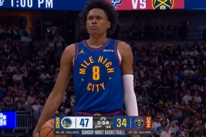 问题不大！小佩顿撞倒沃特森被吹一级恶犯 当事双方握手言和 焦点图