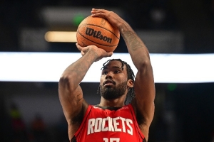 申京：赛季初伊森三分投得太好了 反而让他有点忘了去做其他事情 焦点图